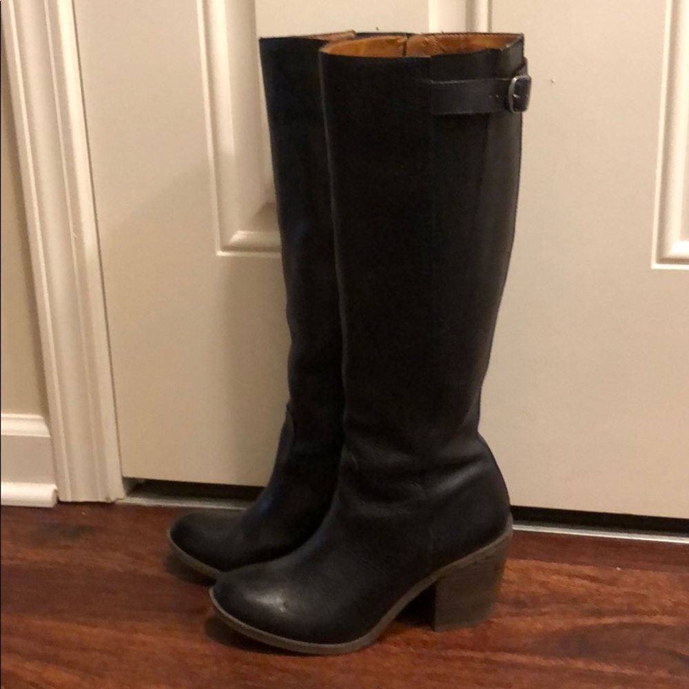 Lucky black leather boots